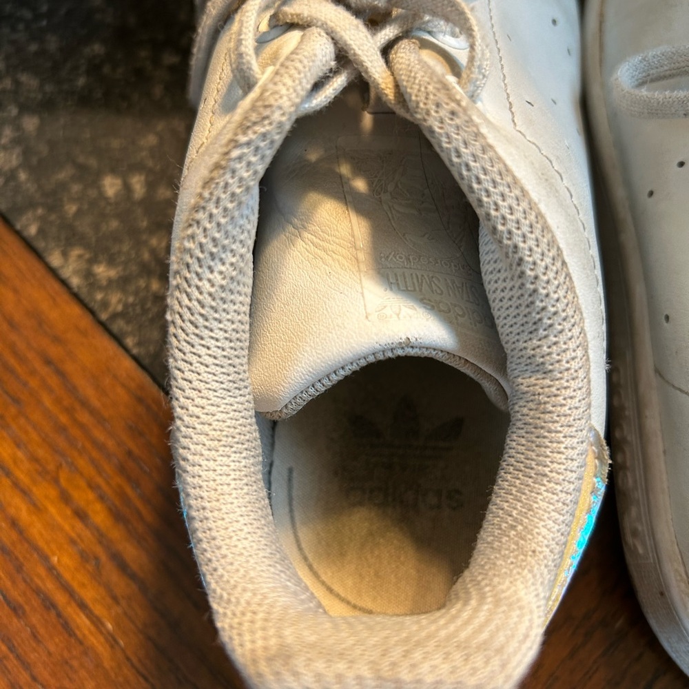 Girl’s size 1 Stan Smith white Adidas with iridescent back - Picture 12 of 14